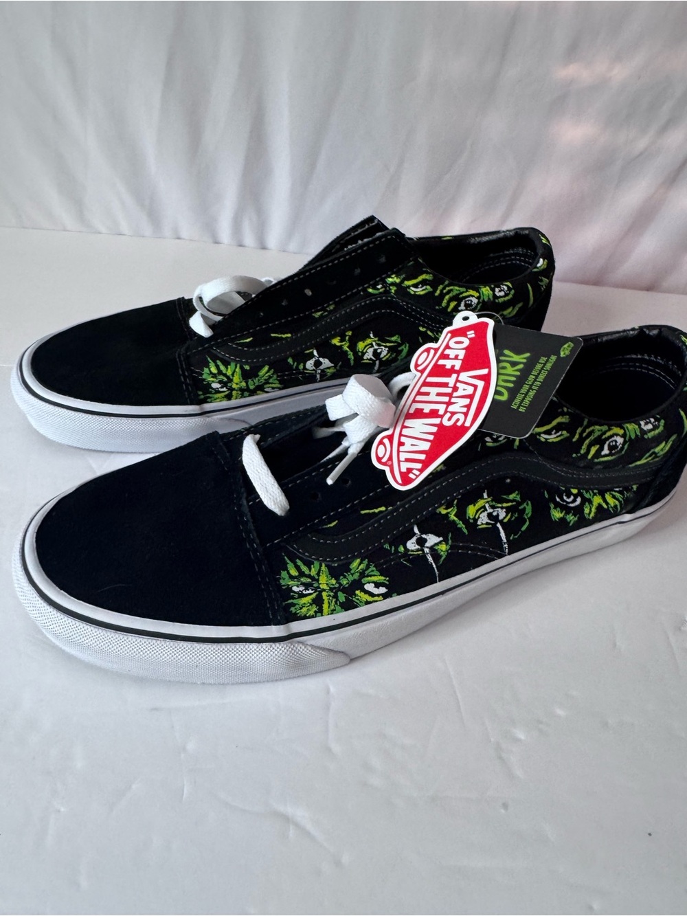 Men’s Size 12 Old School Eyes Black Sneakers with Neon Green Floral Detail - Picture 1 of 5